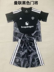 2627 season Manchester United Goalkeeper Kids kit + free socks