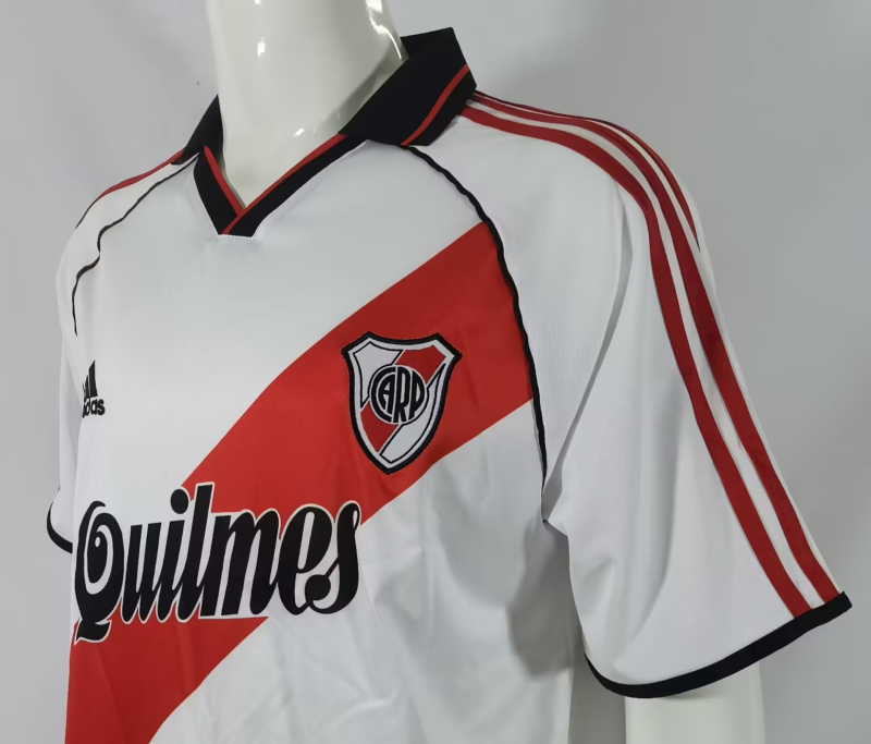 0001 River Plate home Retro