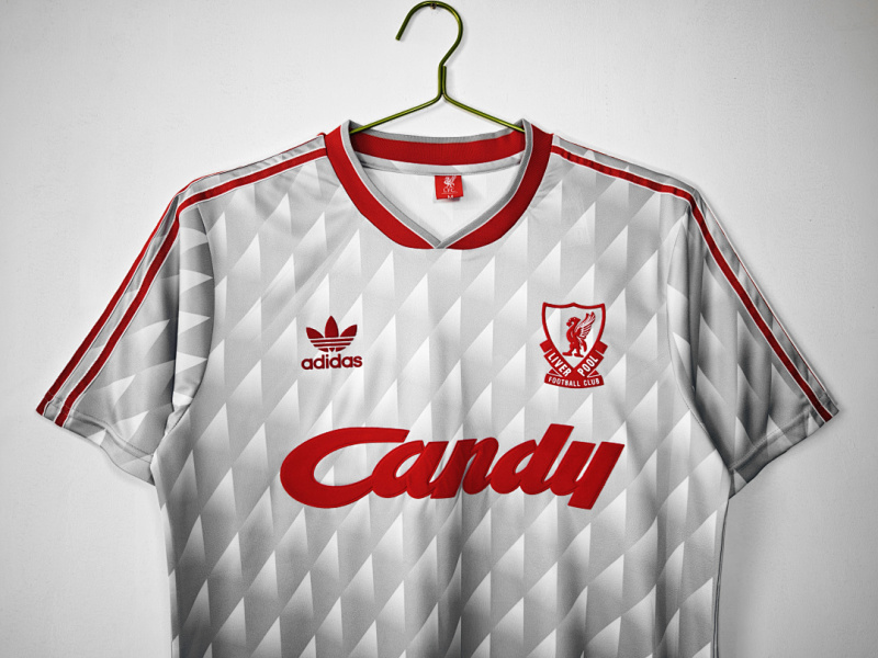 8991 Liverpool away retro Fan version