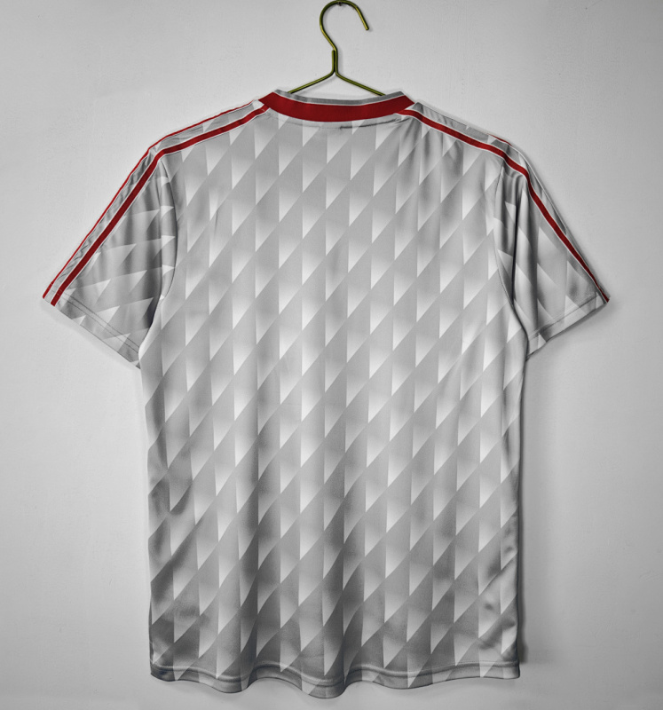8991 Liverpool away retro Fan version