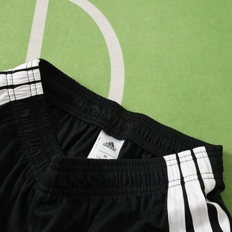 2627 season Manchester United F.C. home shorts
