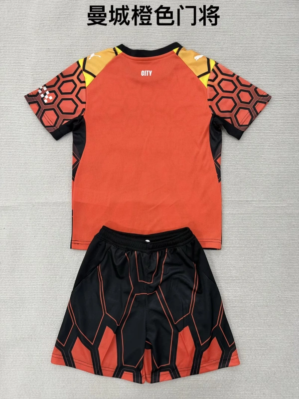 26-27 Manchester City Goalkeeper kids + free socks