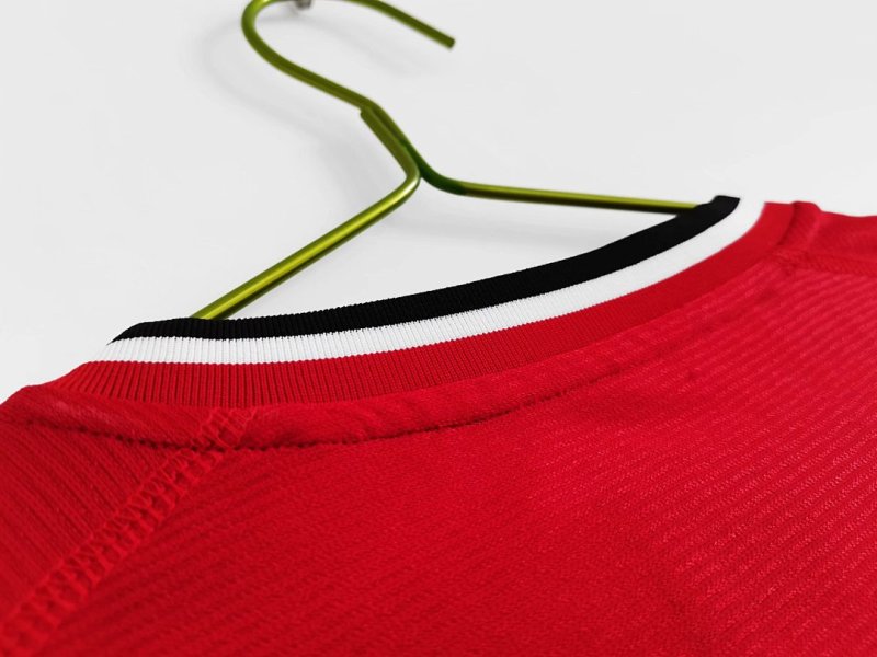 0002 Season Manchester United home retro Fan version