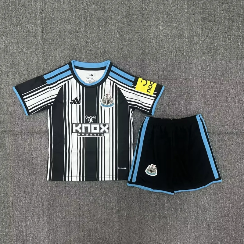 2627 Newcastle United home jersey kids + free socks