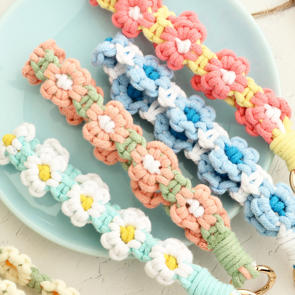 Cross-border flower wristband small daisy bag pendant mobile phone chain INS Nordic style hand-woven keychain