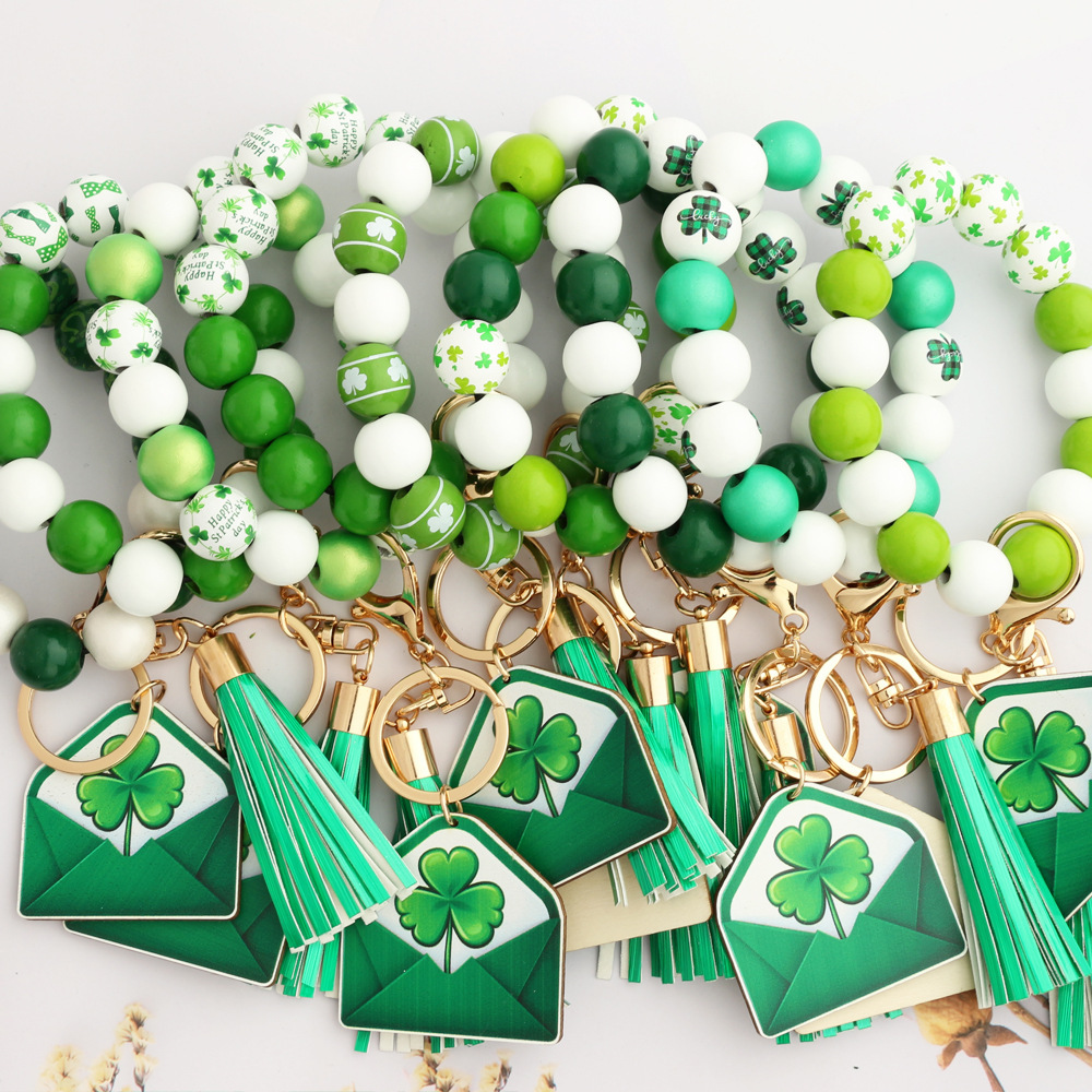 Cross-border new St. Patrick's Day jewelry clover pendant Irish Festival bracelet wooden beads keychain
