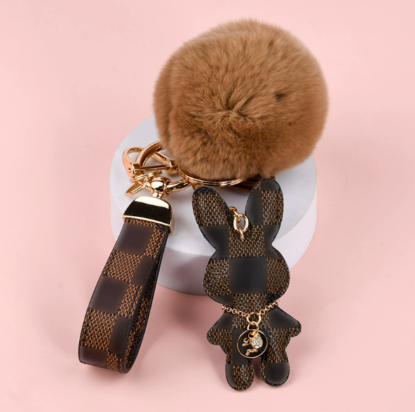 Wholesale Rex rabbit fur ball keychains, cute, plush, mascot car keychains.
