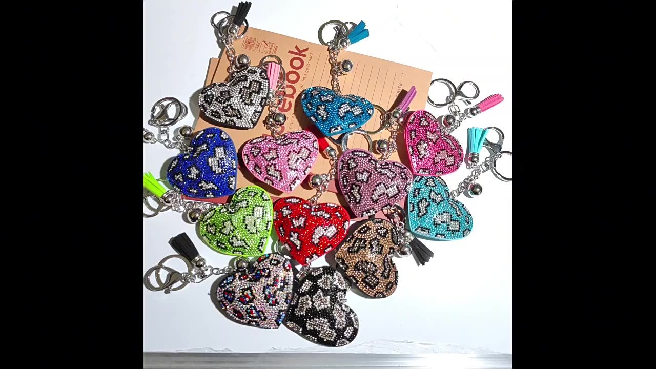 Creative personality leopard print peach heart hot diamond tassel keychain bag pendant diamond velvet gift accessories wholesale