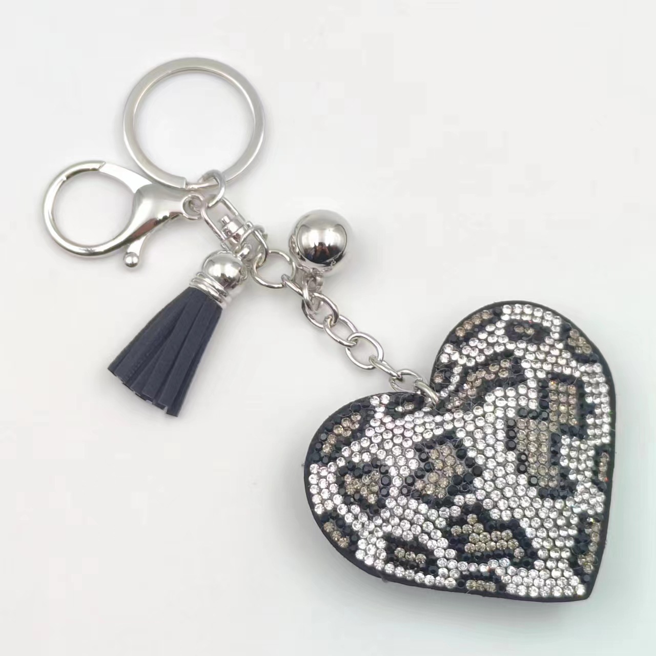 Creative personality leopard print peach heart hot diamond tassel keychain bag pendant diamond velvet gift accessories wholesale