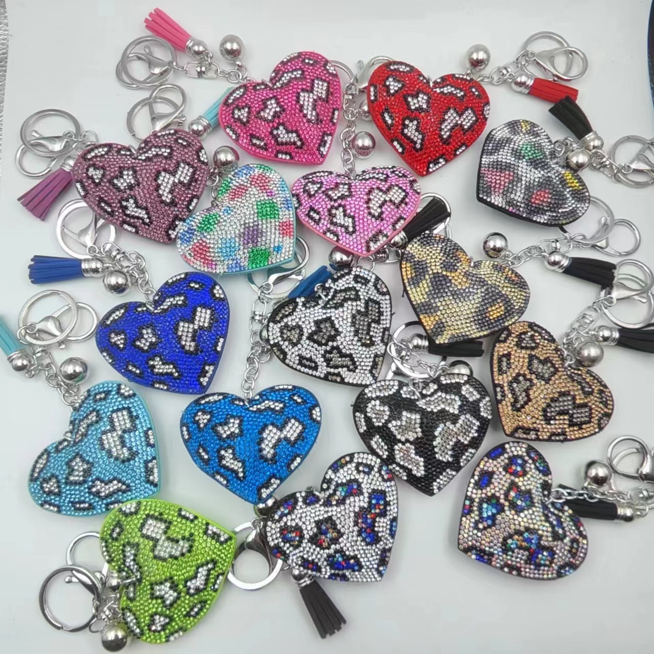 Creative personality leopard print peach heart hot diamond tassel keychain bag pendant diamond velvet gift accessories wholesale