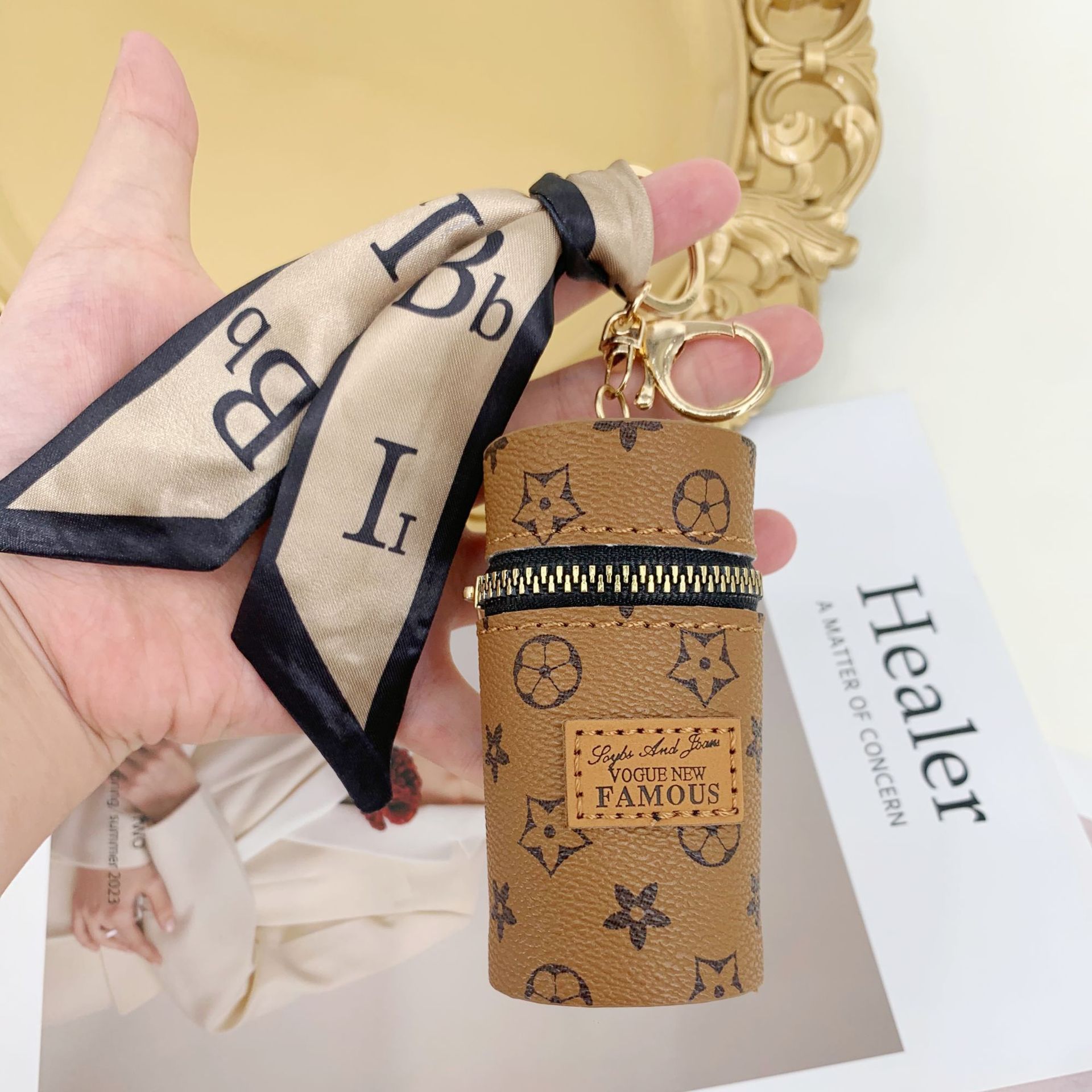 High-end coin purse, retro bucket lipstick bag, simple pendant, women's small wallet, spot stock, small bag