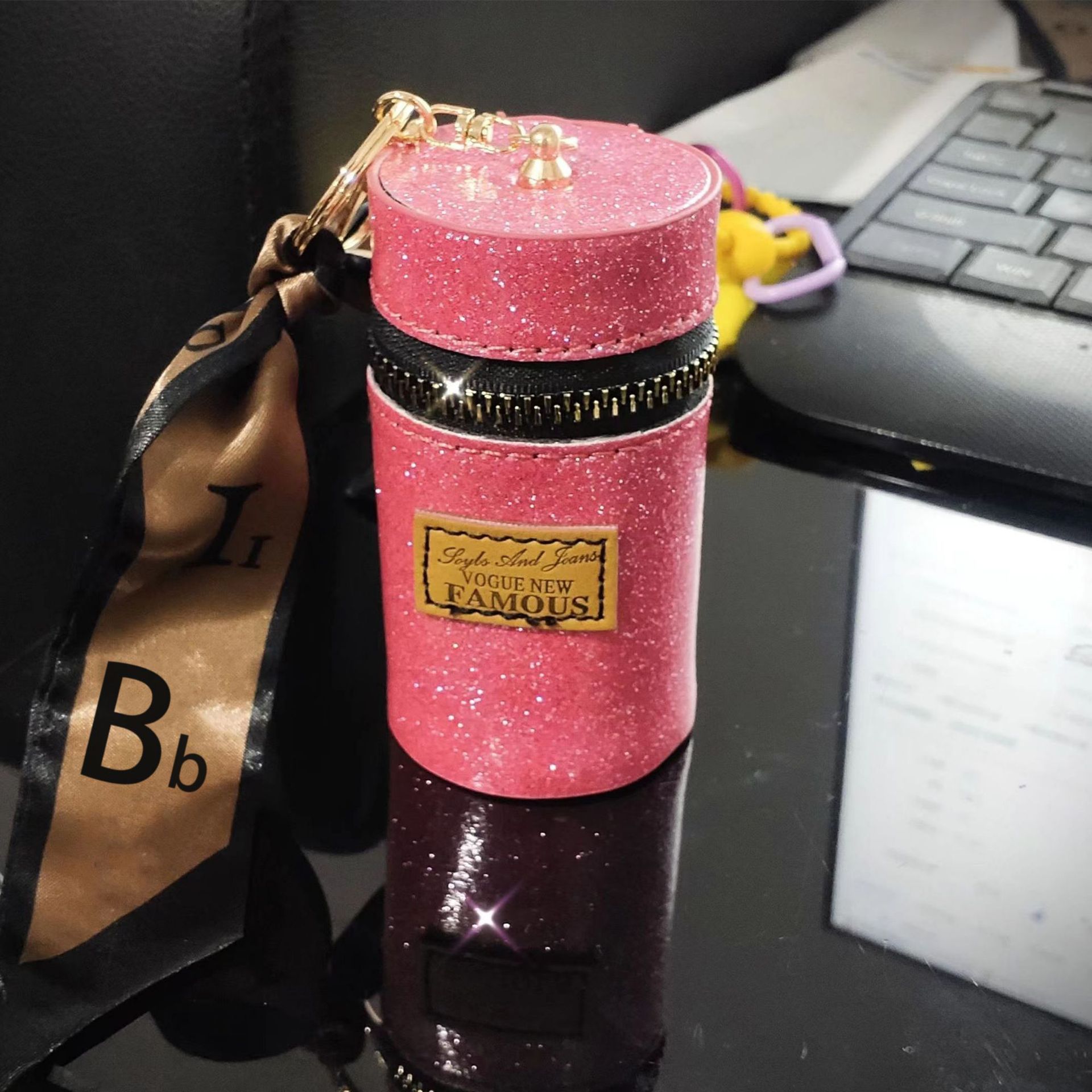 High-end coin purse, retro bucket lipstick bag, simple pendant, women's small wallet, spot stock, small bag