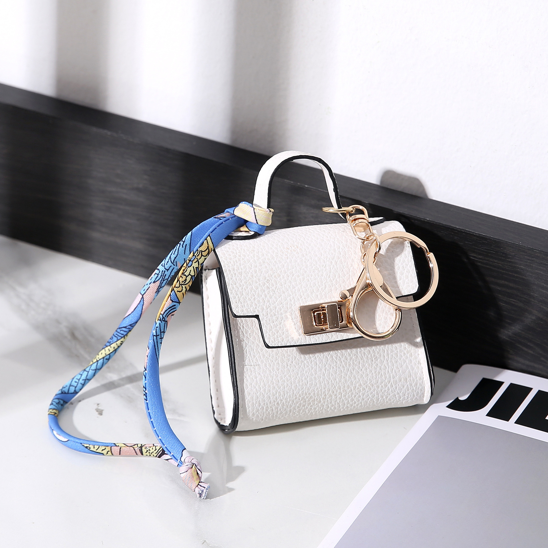 Mini wallet bag hanging house small bag light luxury bag new fashion pendant lipstick bag earphone key bag