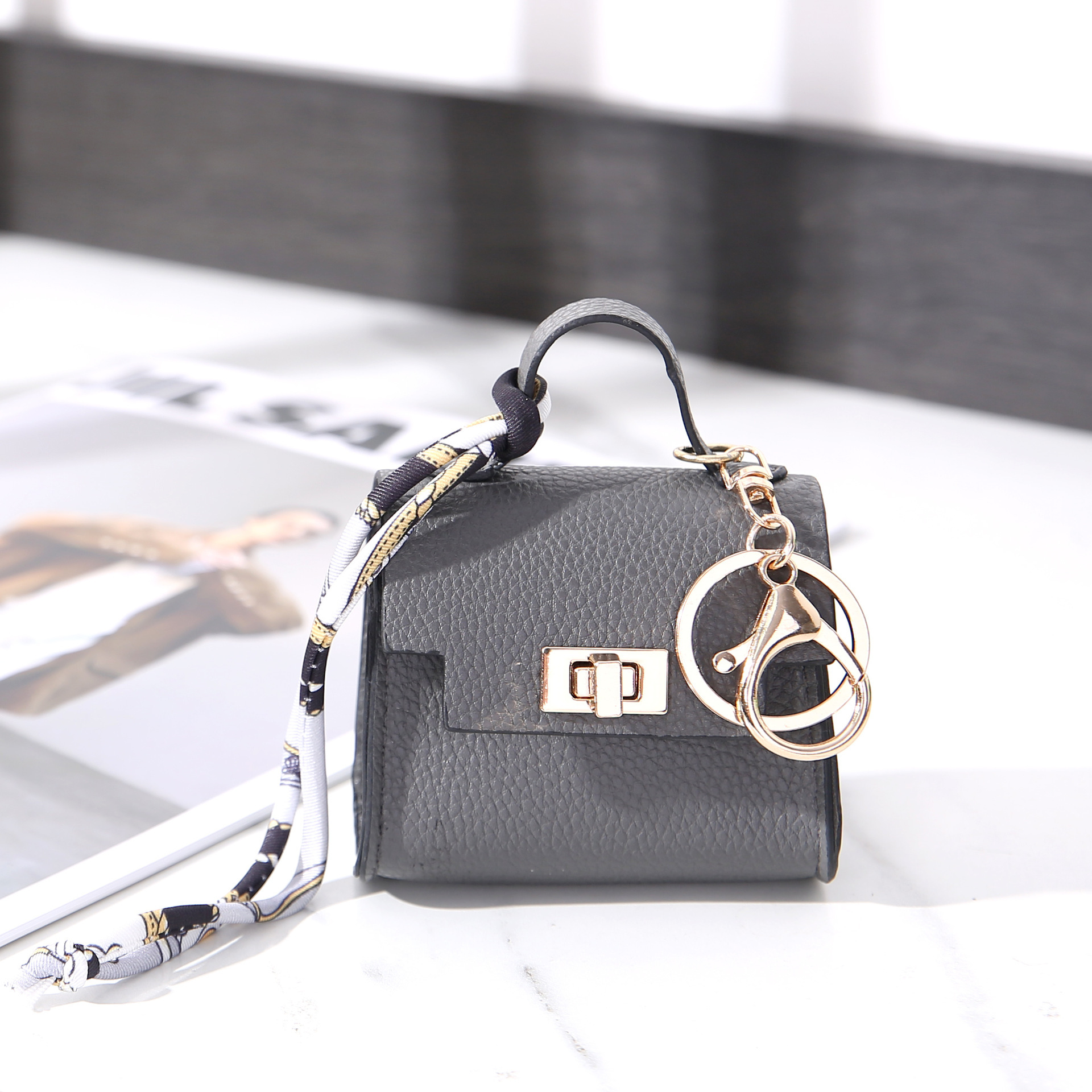 Mini wallet bag hanging house small bag light luxury bag new fashion pendant lipstick bag earphone key bag
