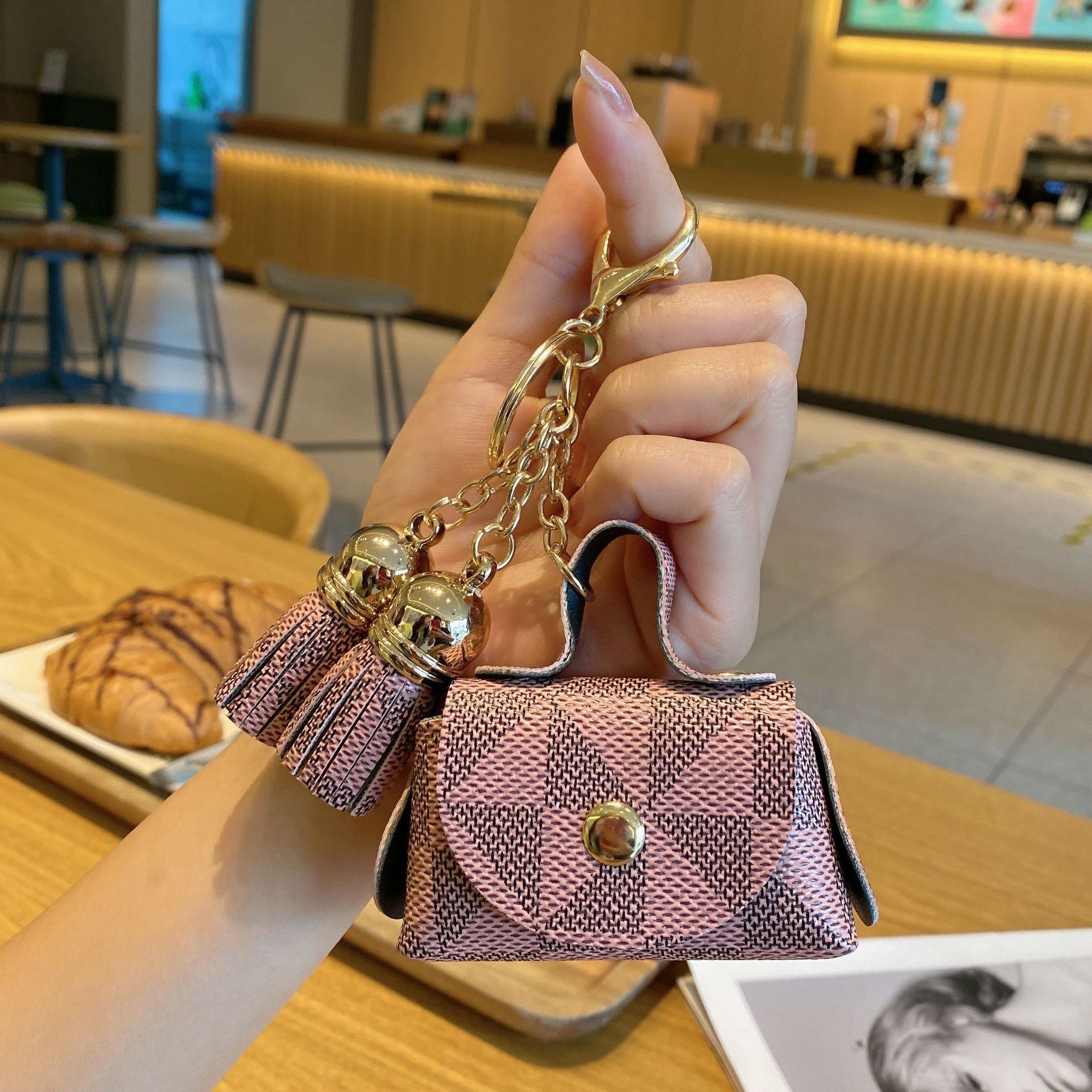 Creative monogrammed leather mini keychain tassel coin purse portable mini storage earphone pouch pendant wholesale