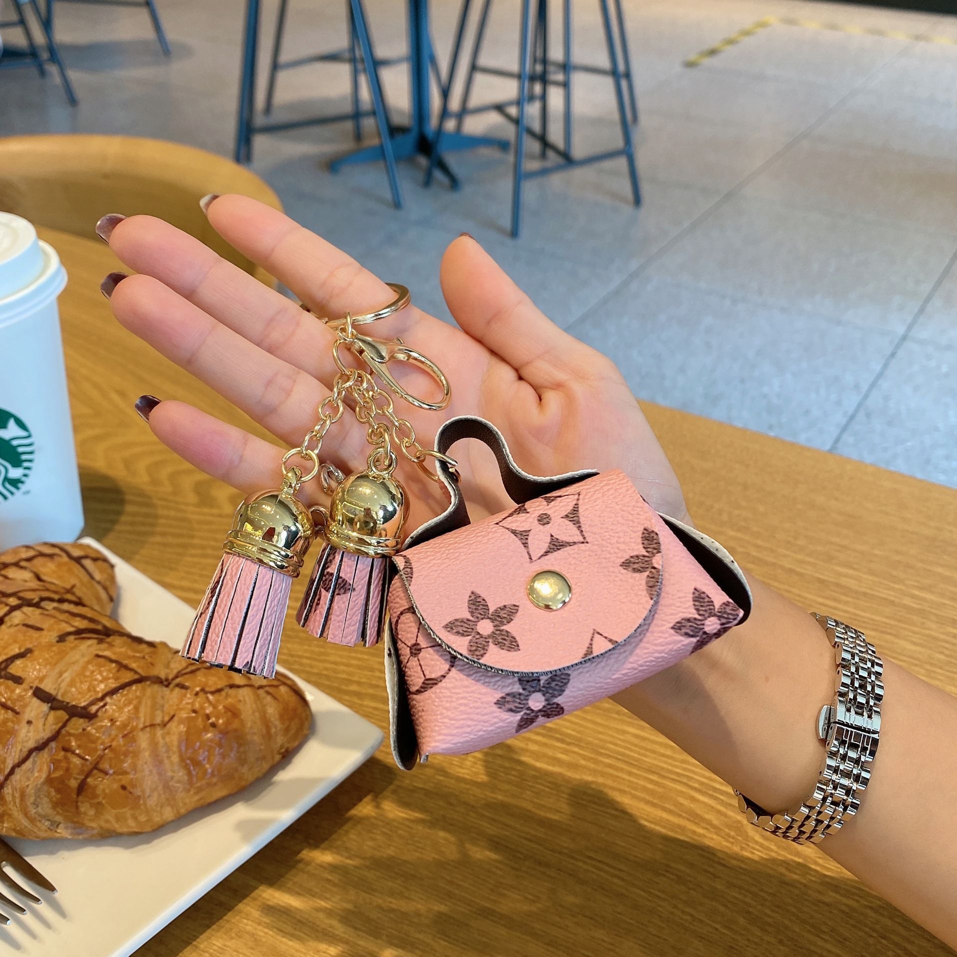 Creative monogrammed leather mini keychain tassel coin purse portable mini storage earphone pouch pendant wholesale