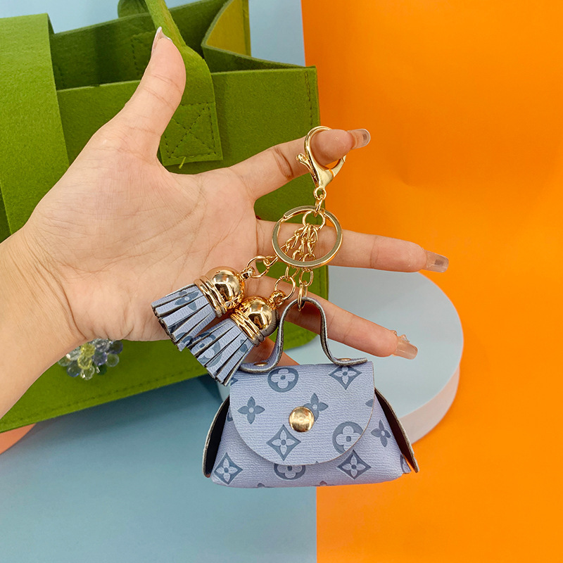 Creative monogrammed leather mini keychain tassel coin purse portable mini storage earphone pouch pendant wholesale