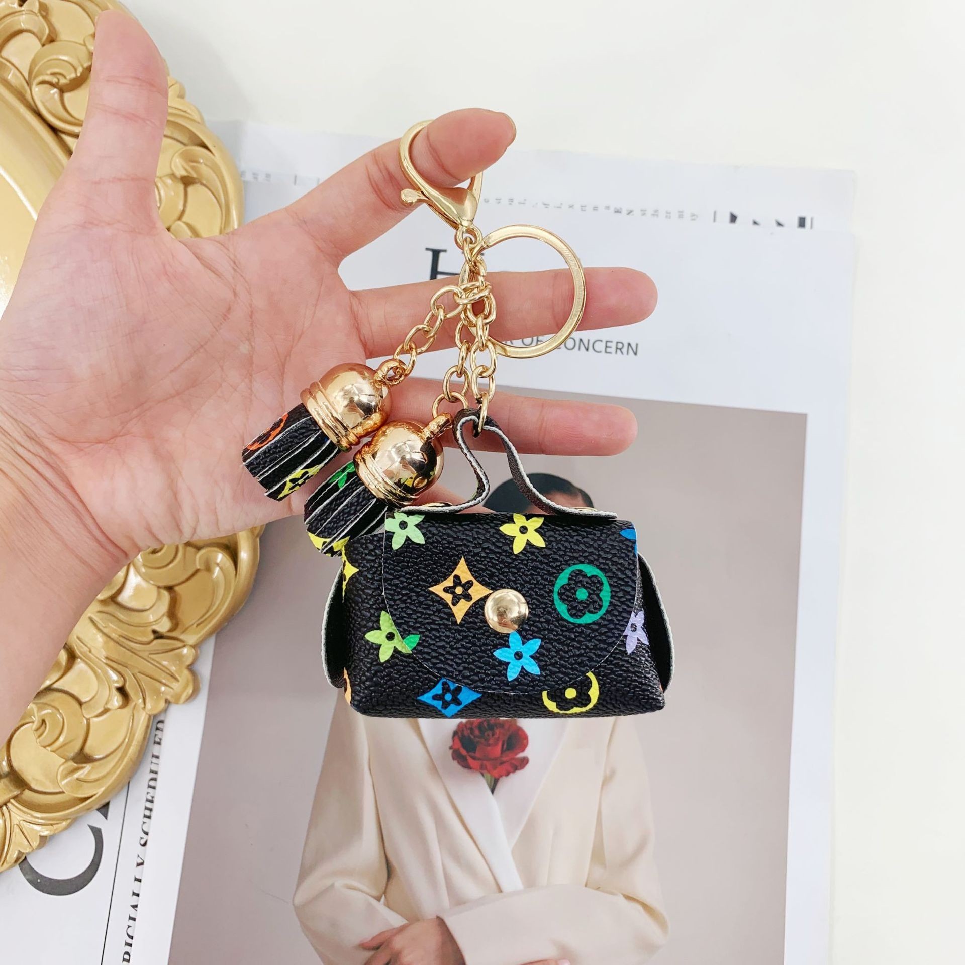 Creative monogrammed leather mini keychain tassel coin purse portable mini storage earphone pouch pendant wholesale