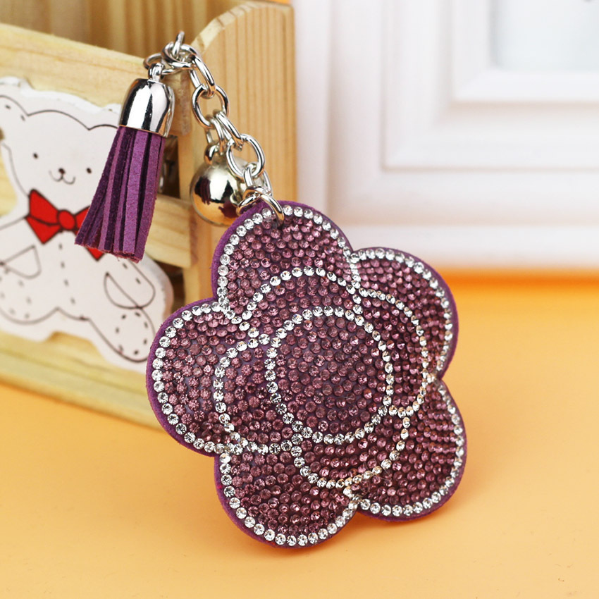 Popular export item: Velvet tassel rhinestone keychain, cute plum blossom women's bag charm, wholesale tassel keychain.