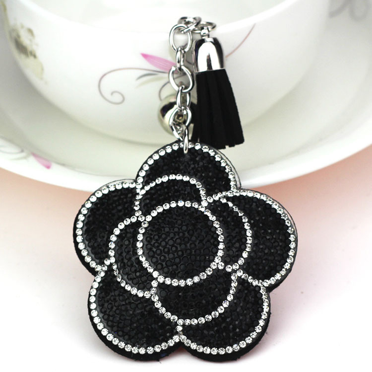 Popular export item: Velvet tassel rhinestone keychain, cute plum blossom women's bag charm, wholesale tassel keychain.