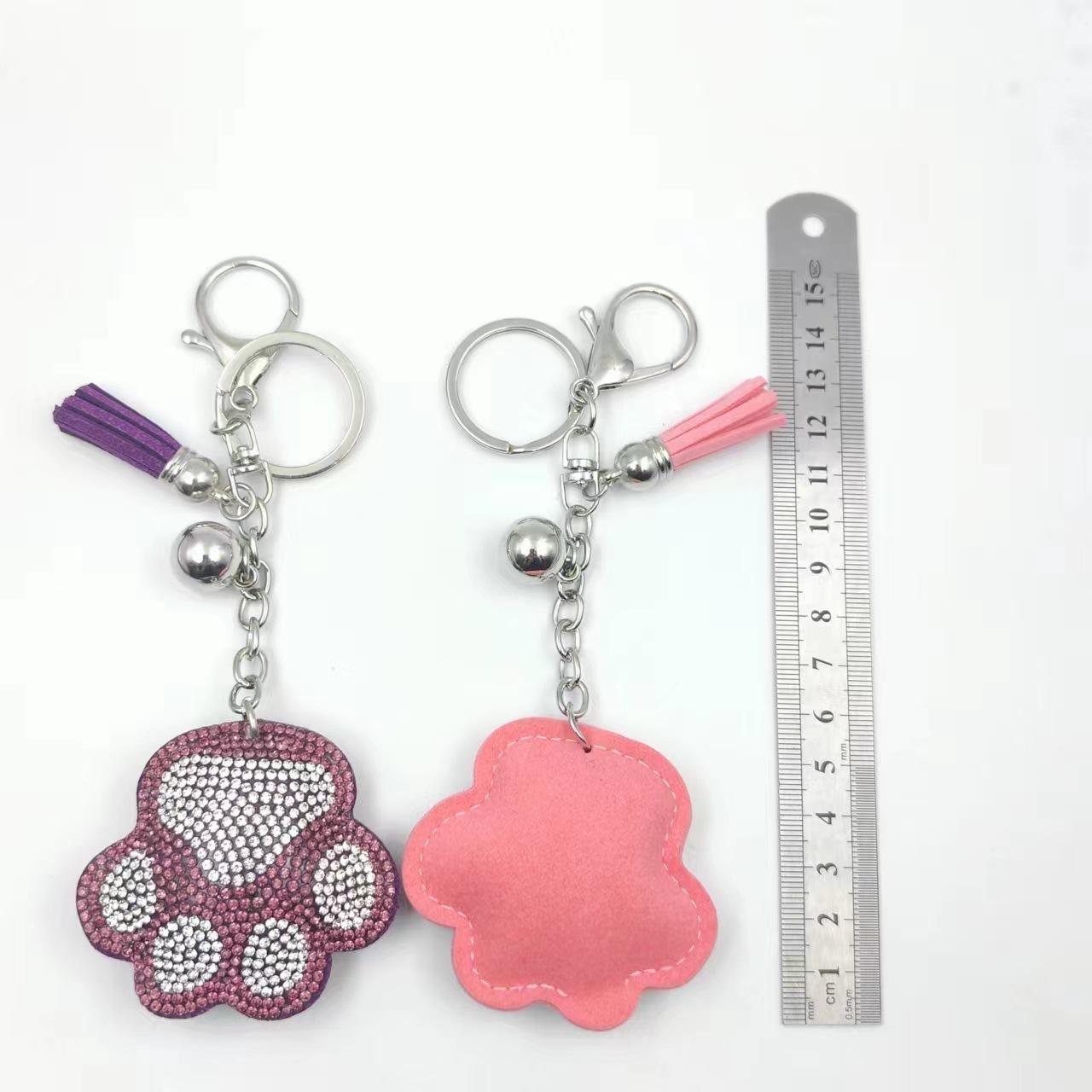 Hot-selling cross-border European and American creative cartoon bear paw rhinestone keychain, fashionable Japanese and Korean cute bag tassel pendant
