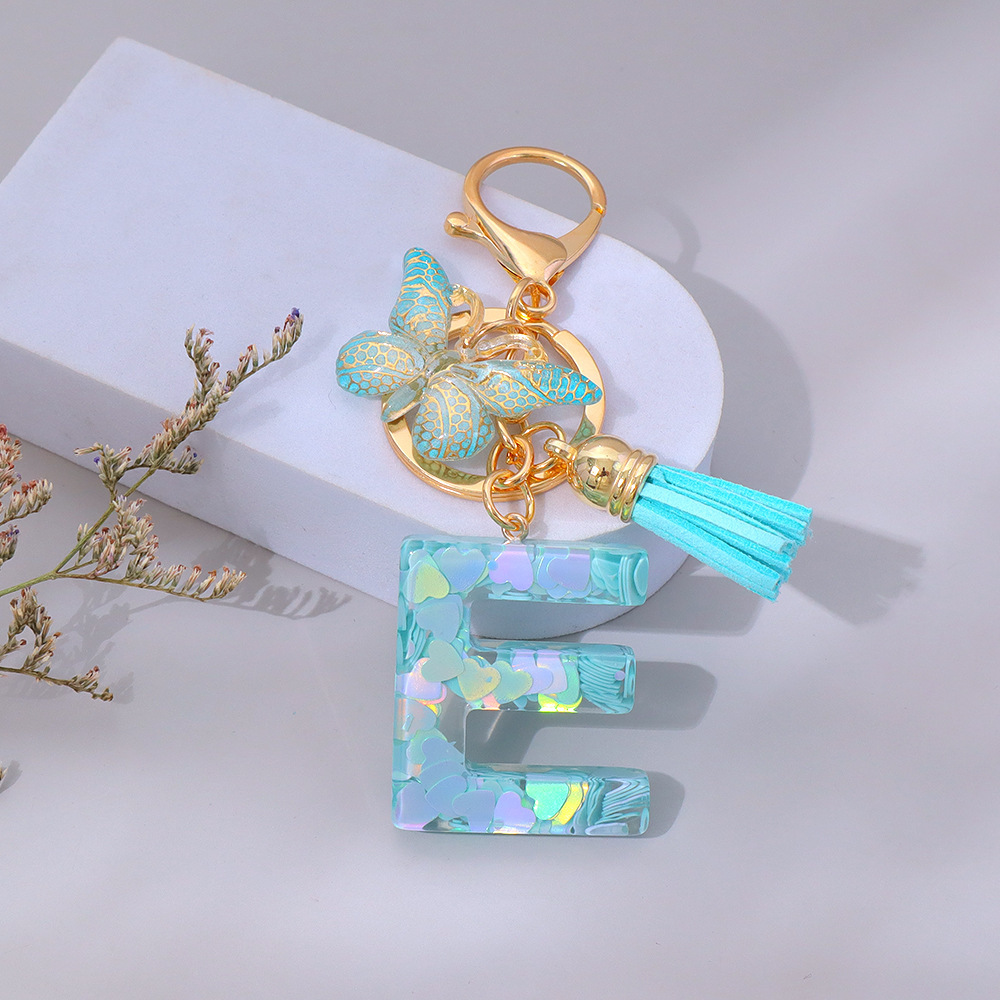 Wholesale green heart-shaped sequined letter keychains, English letters, pendants, bag charms, party gifts.