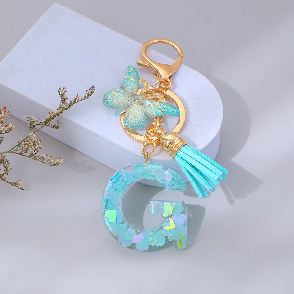 Wholesale green heart-shaped sequined letter keychains, English letters, pendants, bag charms, party gifts.