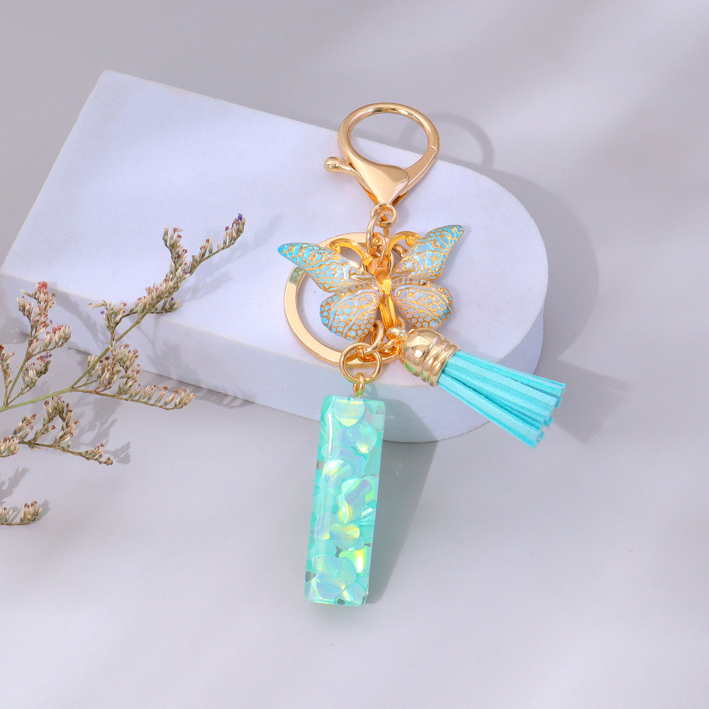 Wholesale green heart-shaped sequined letter keychains, English letters, pendants, bag charms, party gifts.