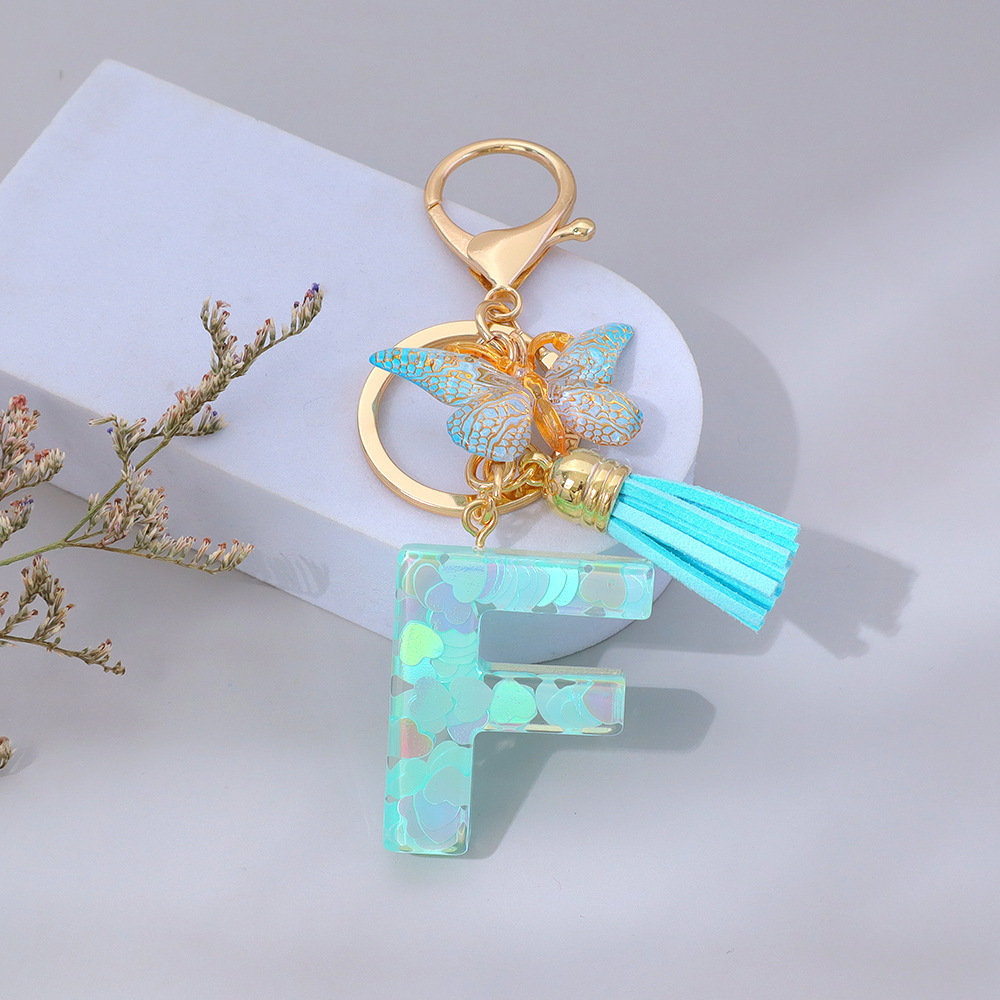 Wholesale green heart-shaped sequined letter keychains, English letters, pendants, bag charms, party gifts.