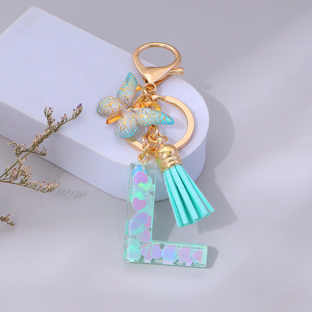 Wholesale green heart-shaped sequined letter keychains, English letters, pendants, bag charms, party gifts.