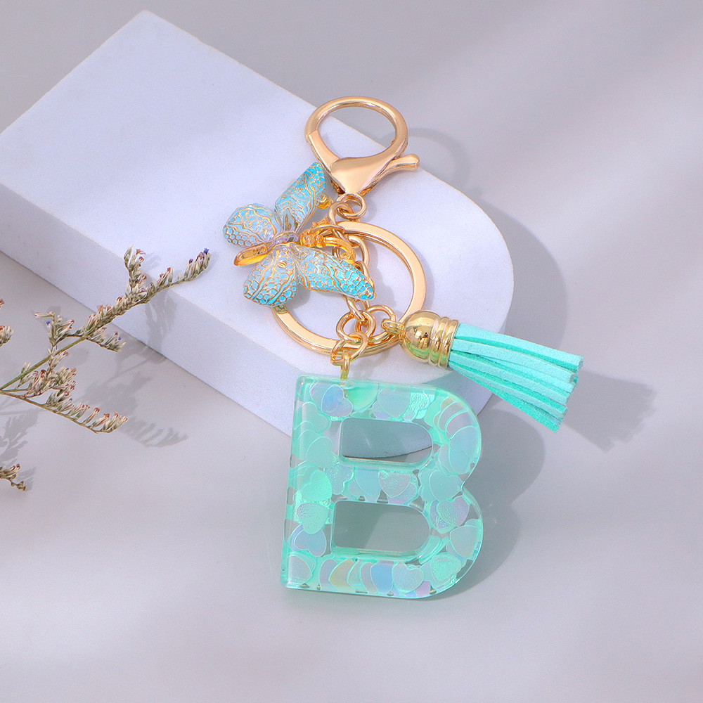 Wholesale green heart-shaped sequined letter keychains, English letters, pendants, bag charms, party gifts.