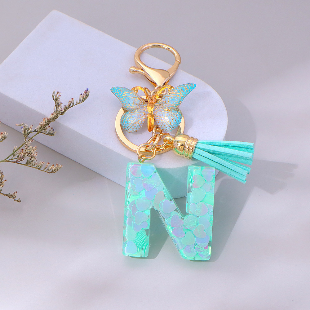 Wholesale green heart-shaped sequined letter keychains, English letters, pendants, bag charms, party gifts.