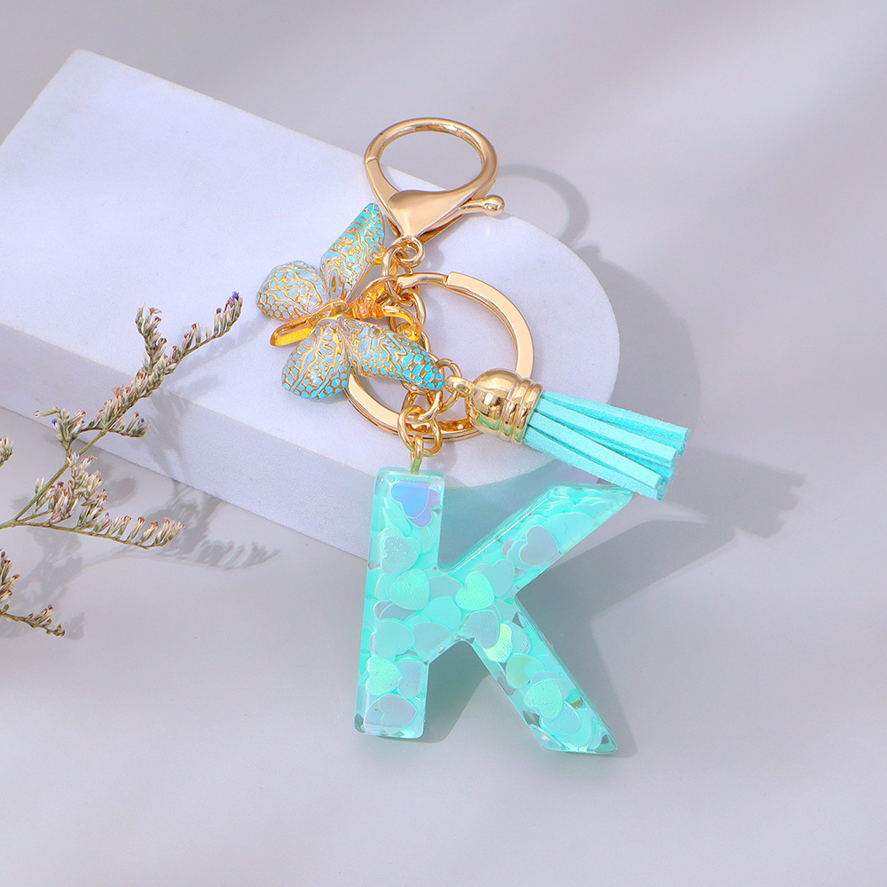 Wholesale green heart-shaped sequined letter keychains, English letters, pendants, bag charms, party gifts.