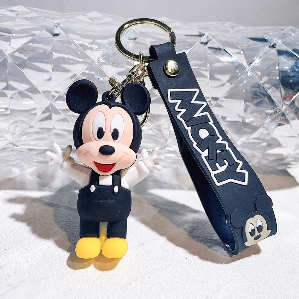Wholesale cartoon Mickey and Minnie keychains, car bag key pendants, and gift items.