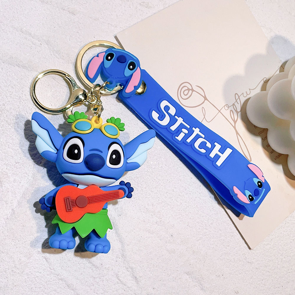 Wholesale 100 kinds of classic Stitch keychains, accessories, PVC, small gift pendants.