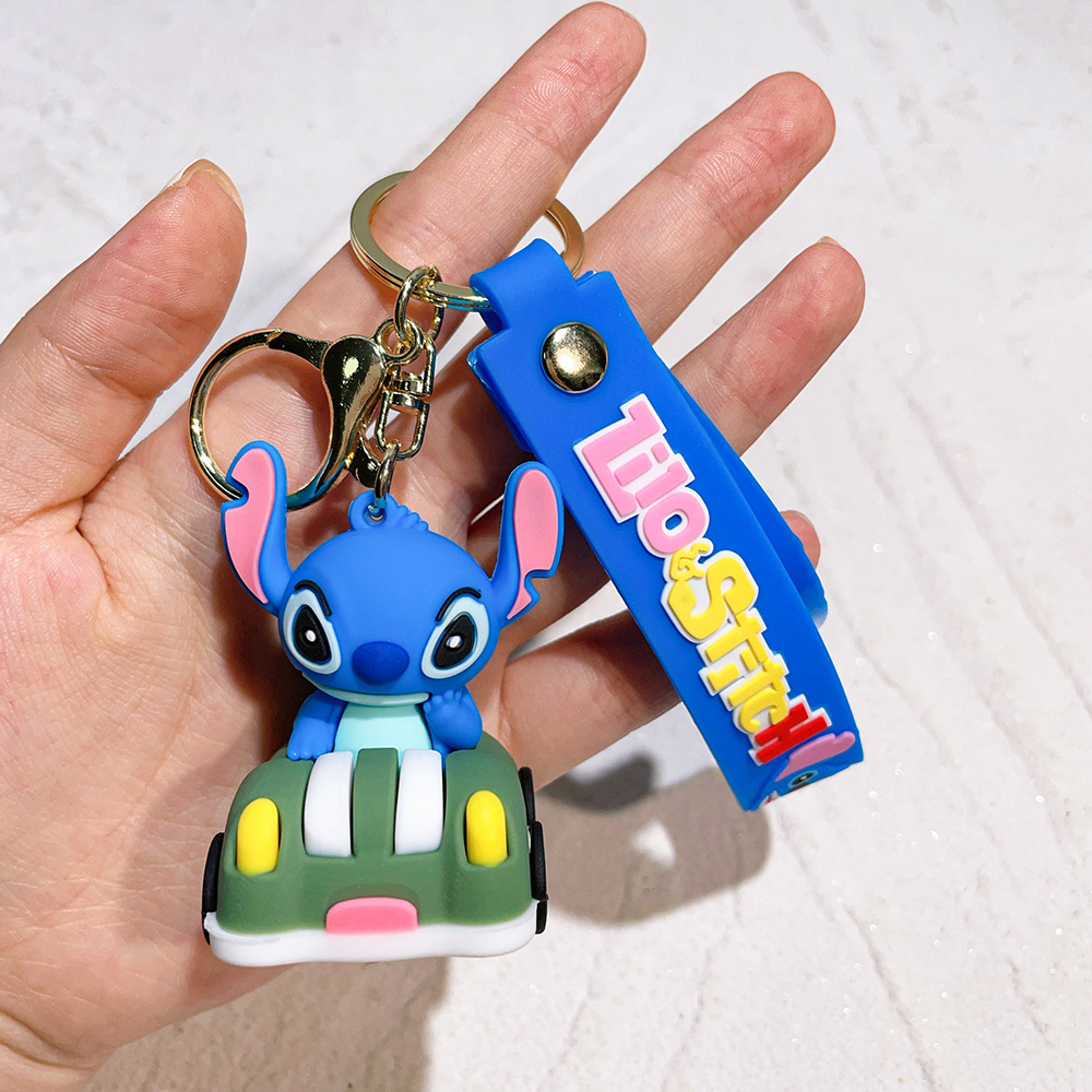 Wholesale 100 kinds of classic Stitch keychains, accessories, PVC, small gift pendants.