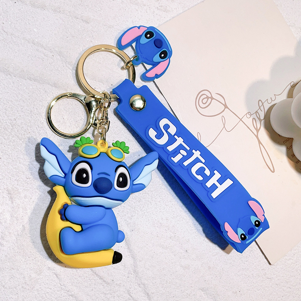 Wholesale 100 kinds of classic Stitch keychains, accessories, PVC, small gift pendants.