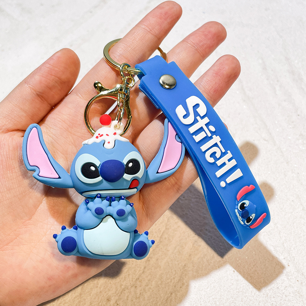 Wholesale 100 kinds of classic Stitch keychains, accessories, PVC, small gift pendants.