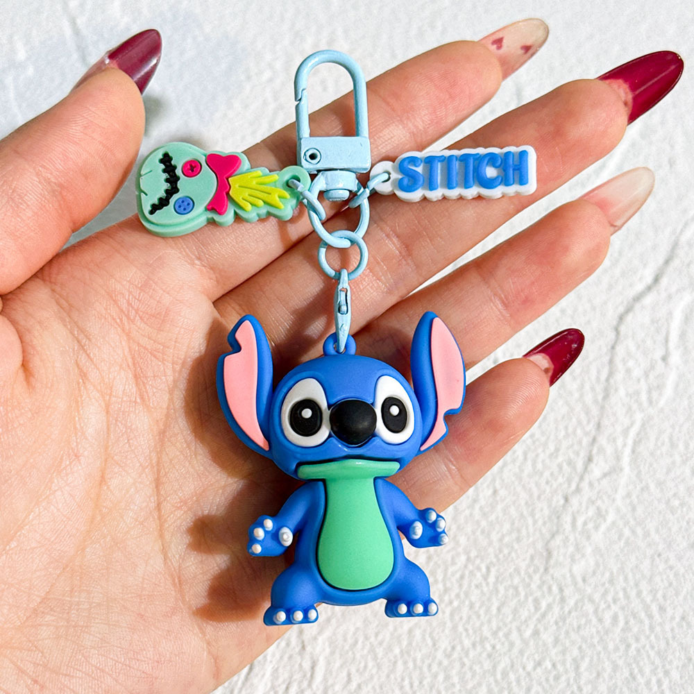 Wholesale 100 kinds of classic Stitch keychains, accessories, PVC, small gift pendants.