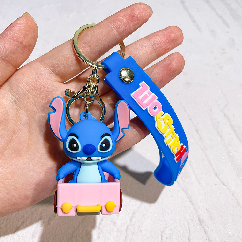 Wholesale 100 kinds of classic Stitch keychains, accessories, PVC, small gift pendants.