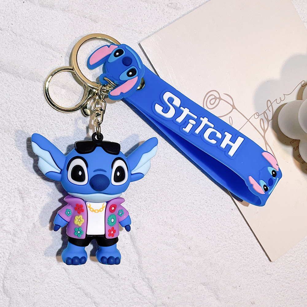 Wholesale 100 kinds of classic Stitch keychains, accessories, PVC, small gift pendants.