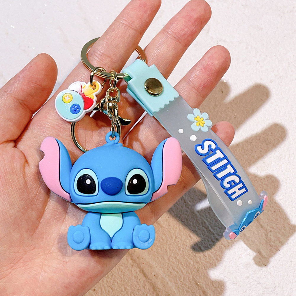 Wholesale 100 kinds of classic Stitch keychains, accessories, PVC, small gift pendants.