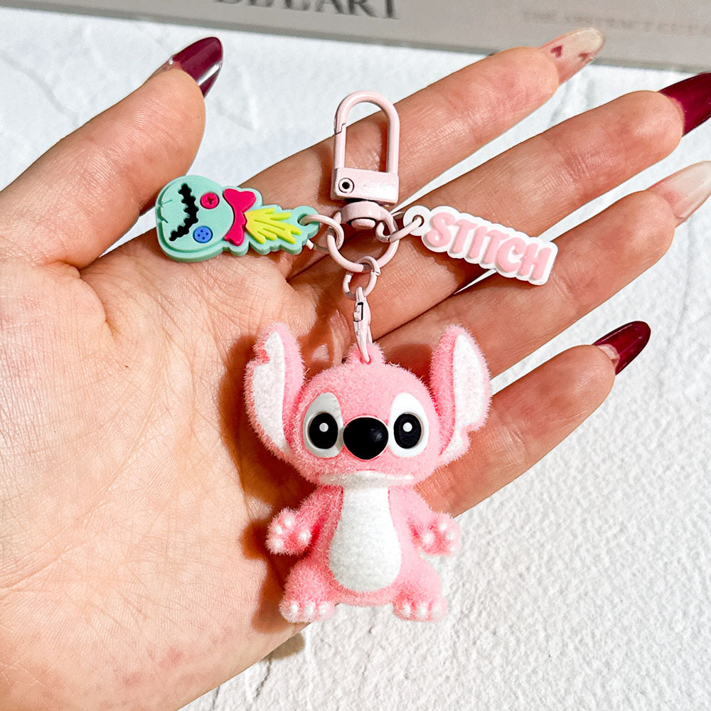 Wholesale 100 kinds of classic Stitch keychains, accessories, PVC, small gift pendants.