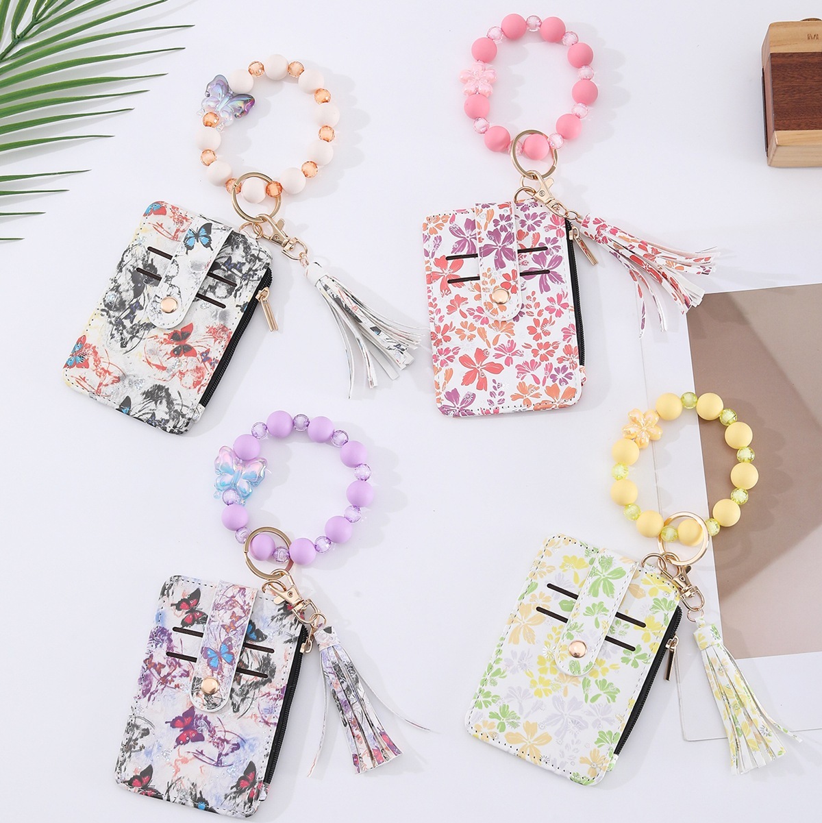 Popular ultra-thin, high-end silicone beaded bracelets, pendants, printed wallets, card holders, document holders, and flower pendants in Europe and America