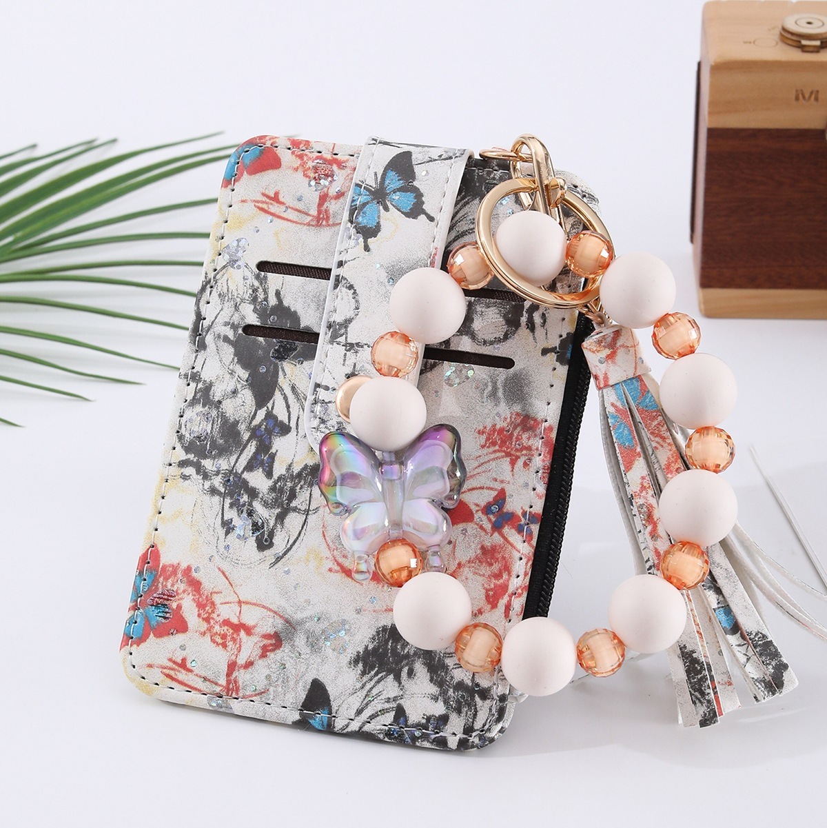 Popular ultra-thin, high-end silicone beaded bracelets, pendants, printed wallets, card holders, document holders, and flower pendants in Europe and America