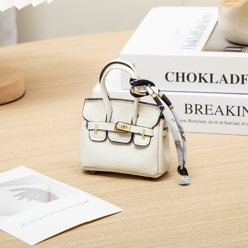 H brand's new mini charm for lipstick bags, earphone bags, car key bags, platinum bags, creative and cute bag ornaments.