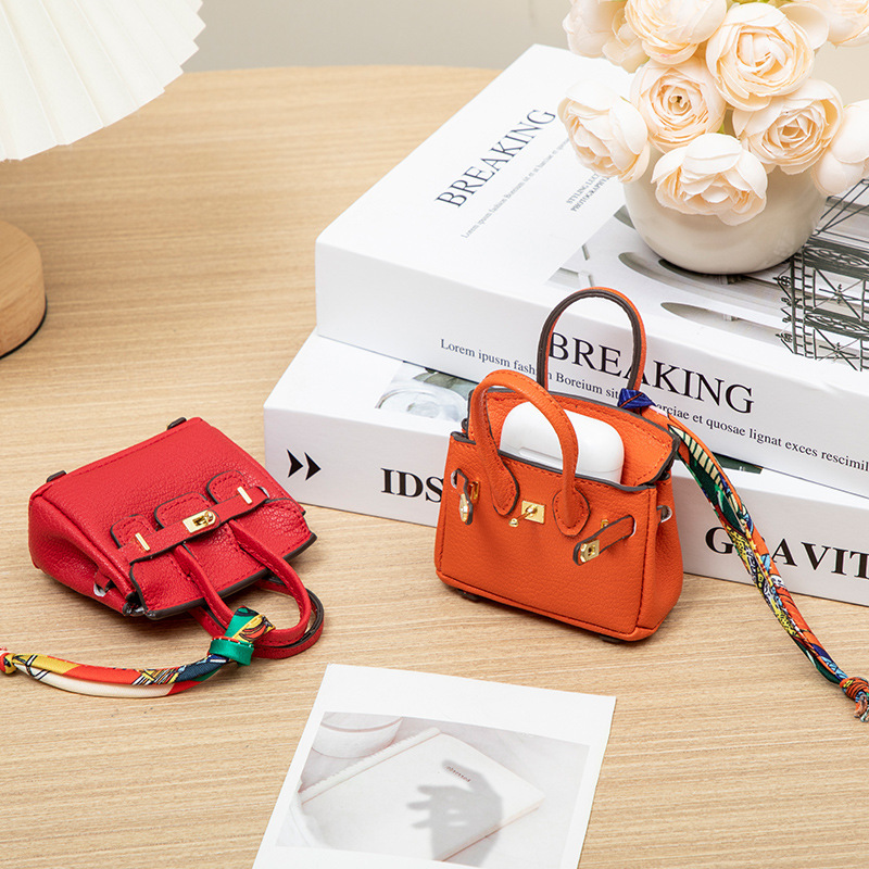 H brand's new mini charm for lipstick bags, earphone bags, car key bags, platinum bags, creative and cute bag ornaments.