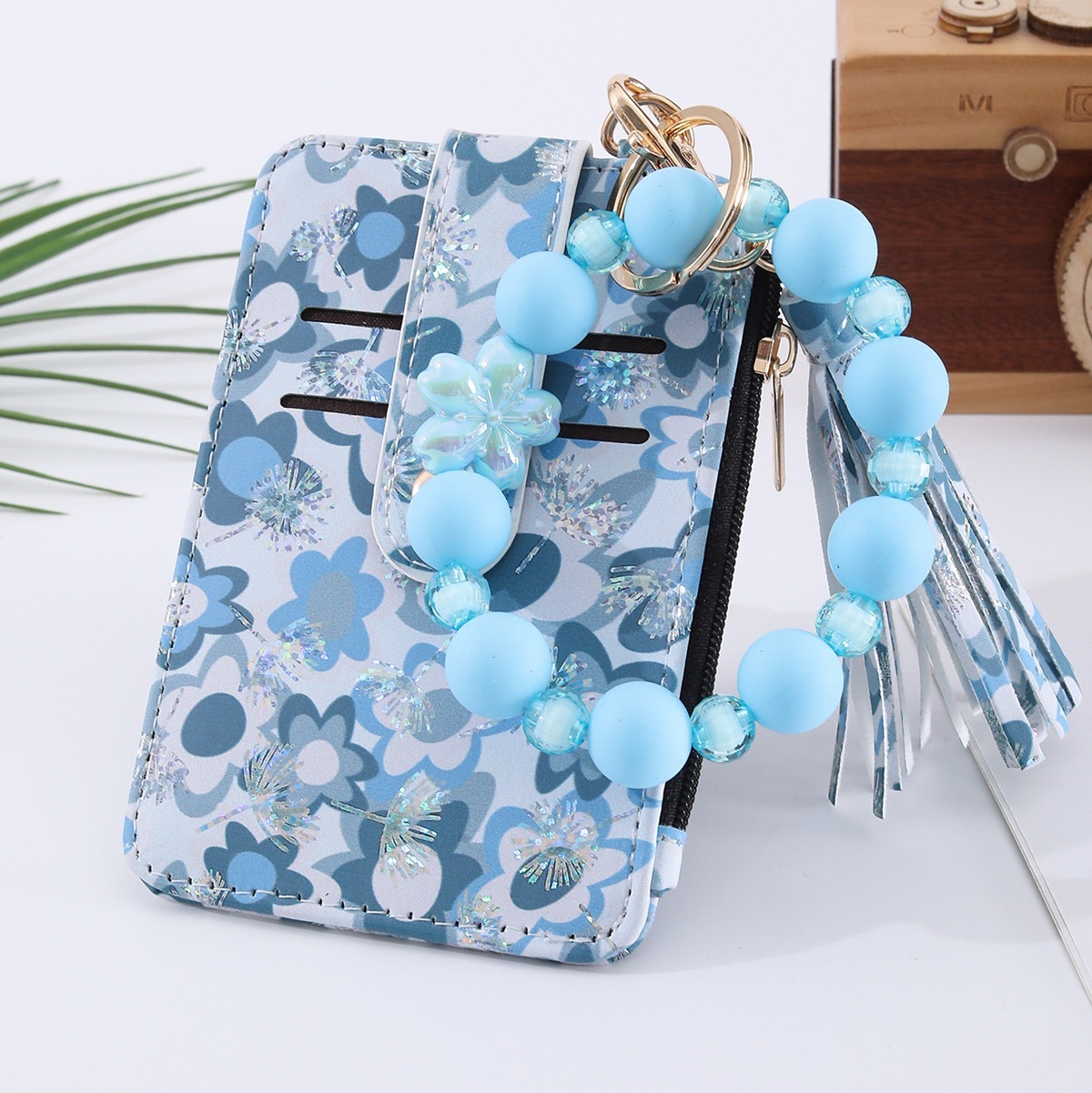 Popular ultra-thin, high-end silicone beaded bracelets, pendants, printed wallets, card holders, document holders, and flower pendants in Europe and America