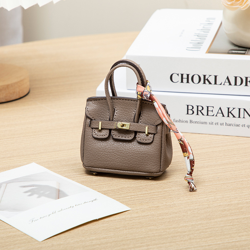 H brand's new mini charm for lipstick bags, earphone bags, car key bags, platinum bags, creative and cute bag ornaments.