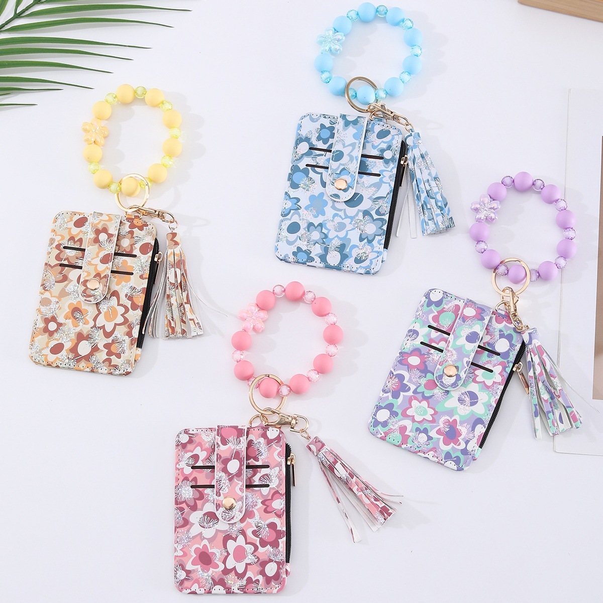 Popular ultra-thin, high-end silicone beaded bracelets, pendants, printed wallets, card holders, document holders, and flower pendants in Europe and America